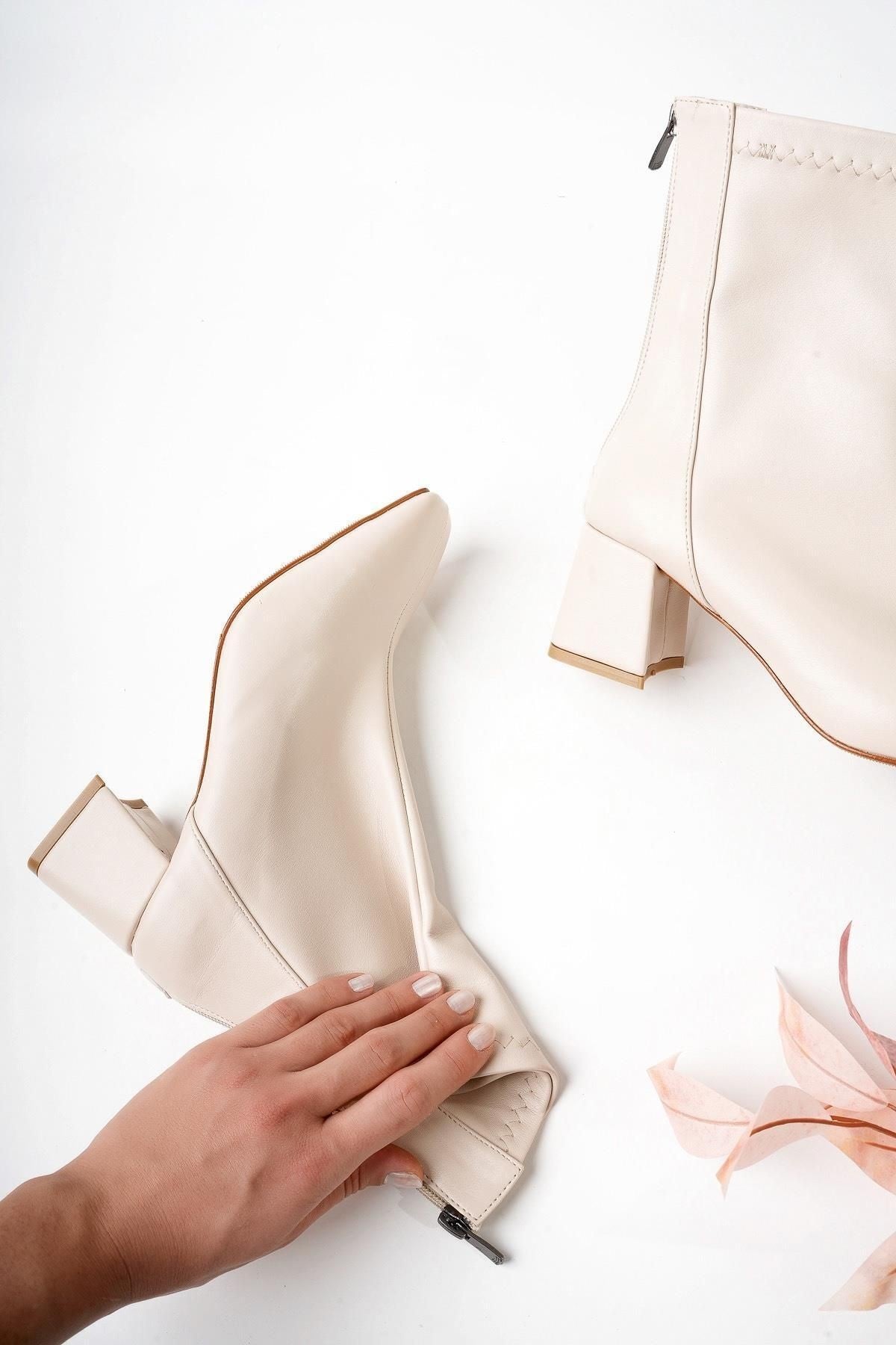 Kadın Bej Streç Küt Kalıp Deri Topuklu Bot