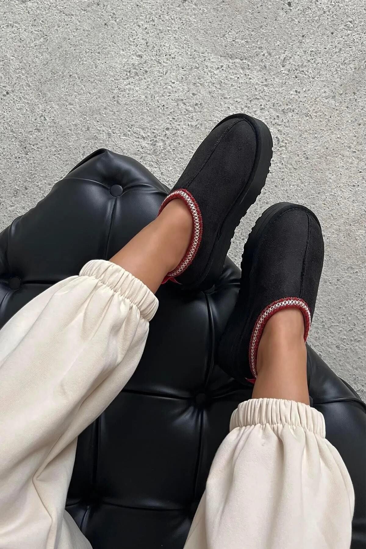 Lema İçi Kürklü Kadın Bot