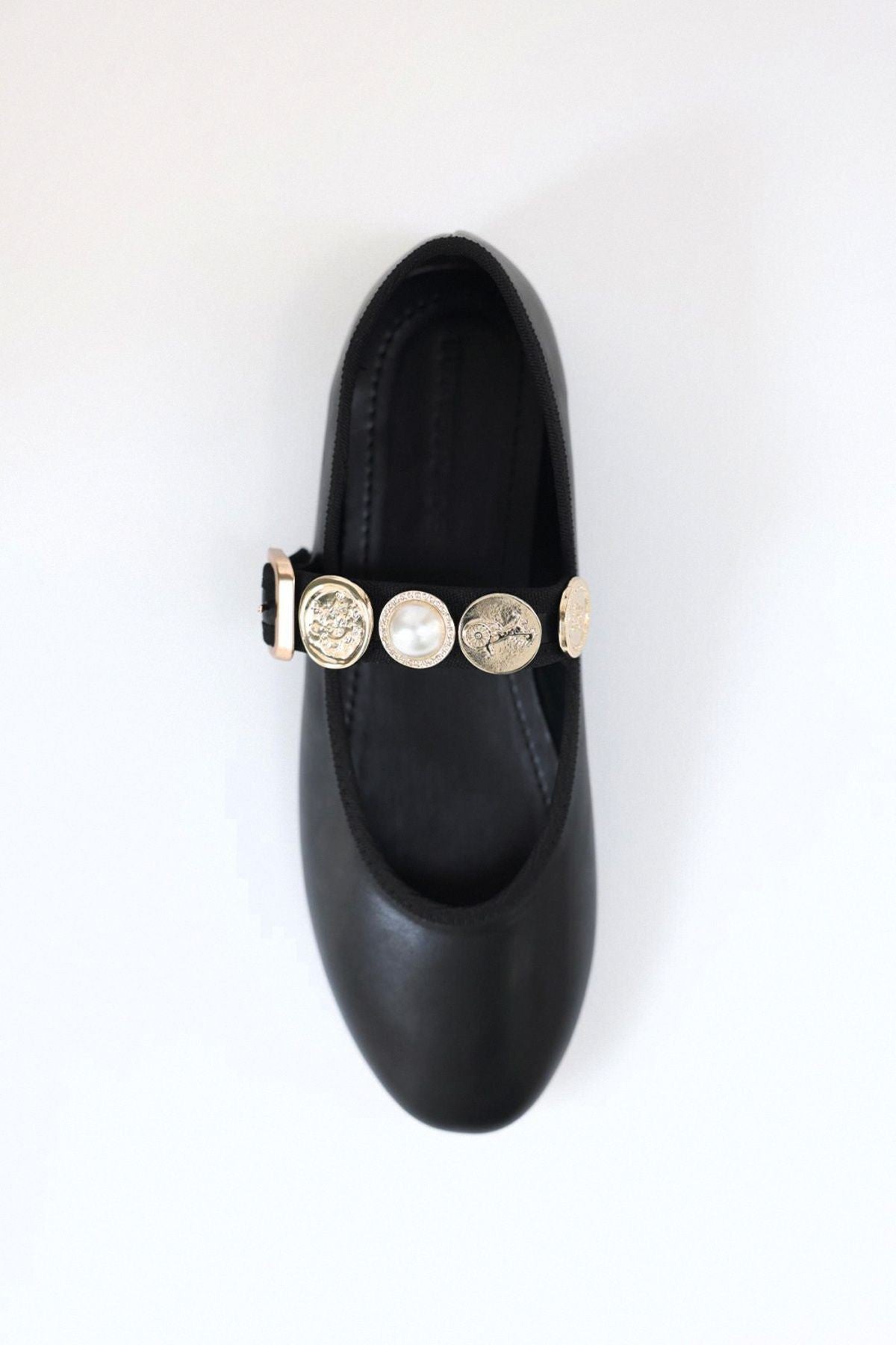 Gold Broş Detaylı Siyah Kadın Babet