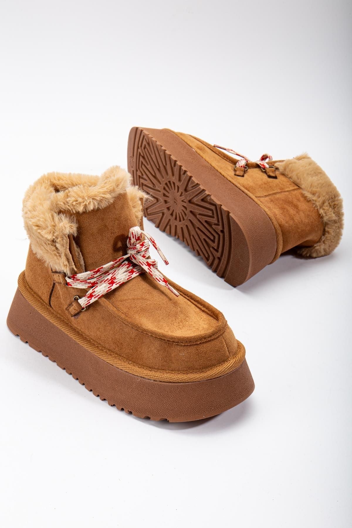 Berry Bağcıklı Detaylı İçi Kürklü Kalın Tabanlı Kadın Bot