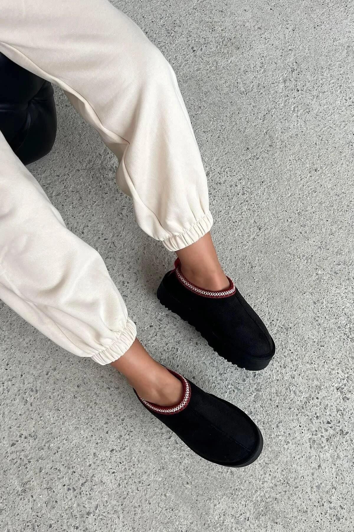 Lema İçi Kürklü Kadın Bot