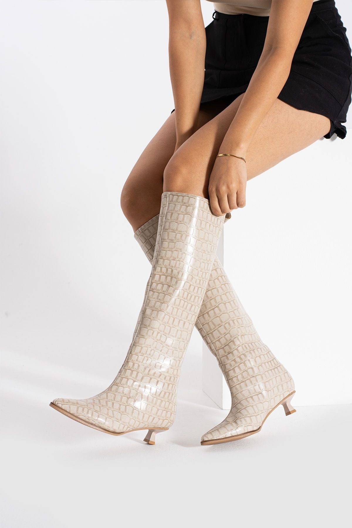 Holly Sivri Burun Desen Detaylı Topuklu Çizme