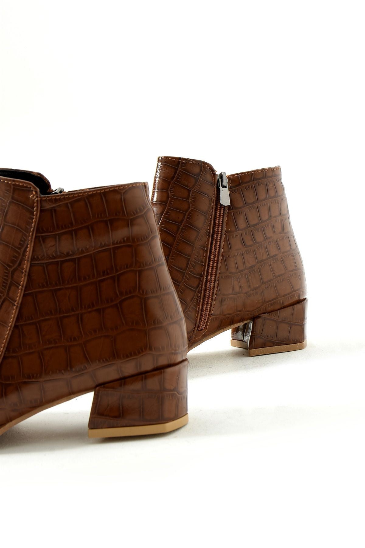 Laura Sivri Burun Desen Detaylı Topuklu Bot