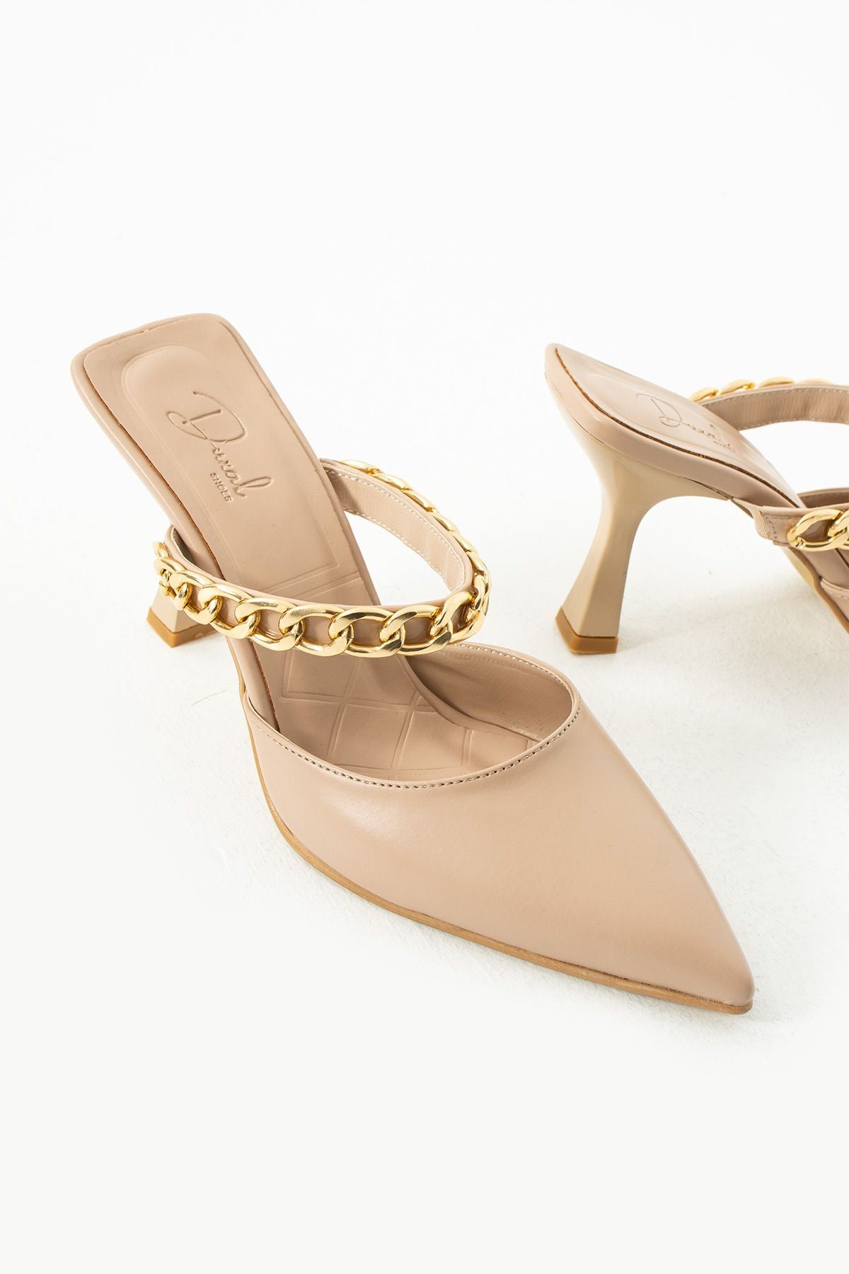 Açelya Kadın Topuklu Zincir Detaylı Sivri Burn Klasik Topuklu Ayakkabı