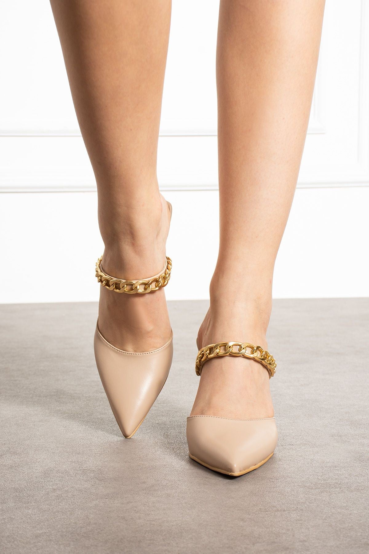 Açelya Kadın Topuklu Zincir Detaylı Sivri Burn Klasik Topuklu Ayakkabı