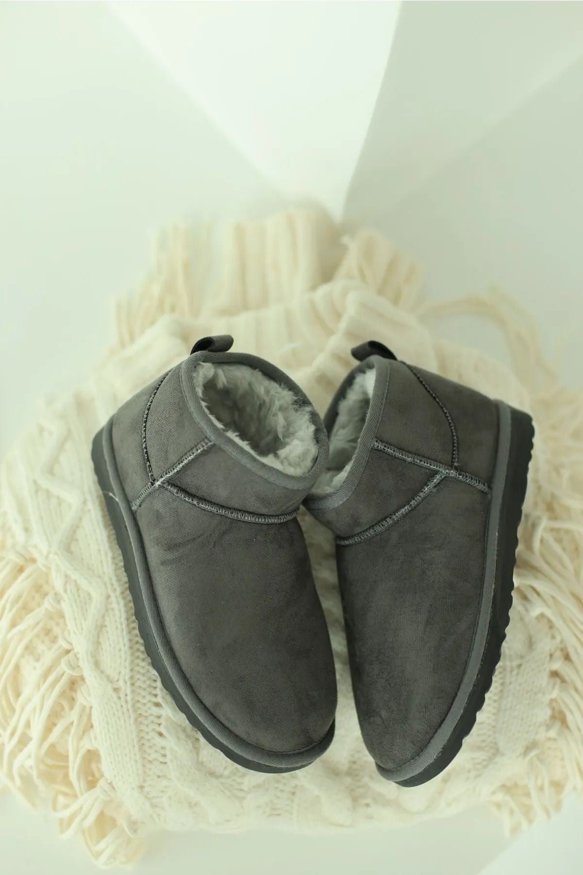 Mini Gri Süet Yarım Bot içi Tüylü Düz Taban Kadın Ayakkabı