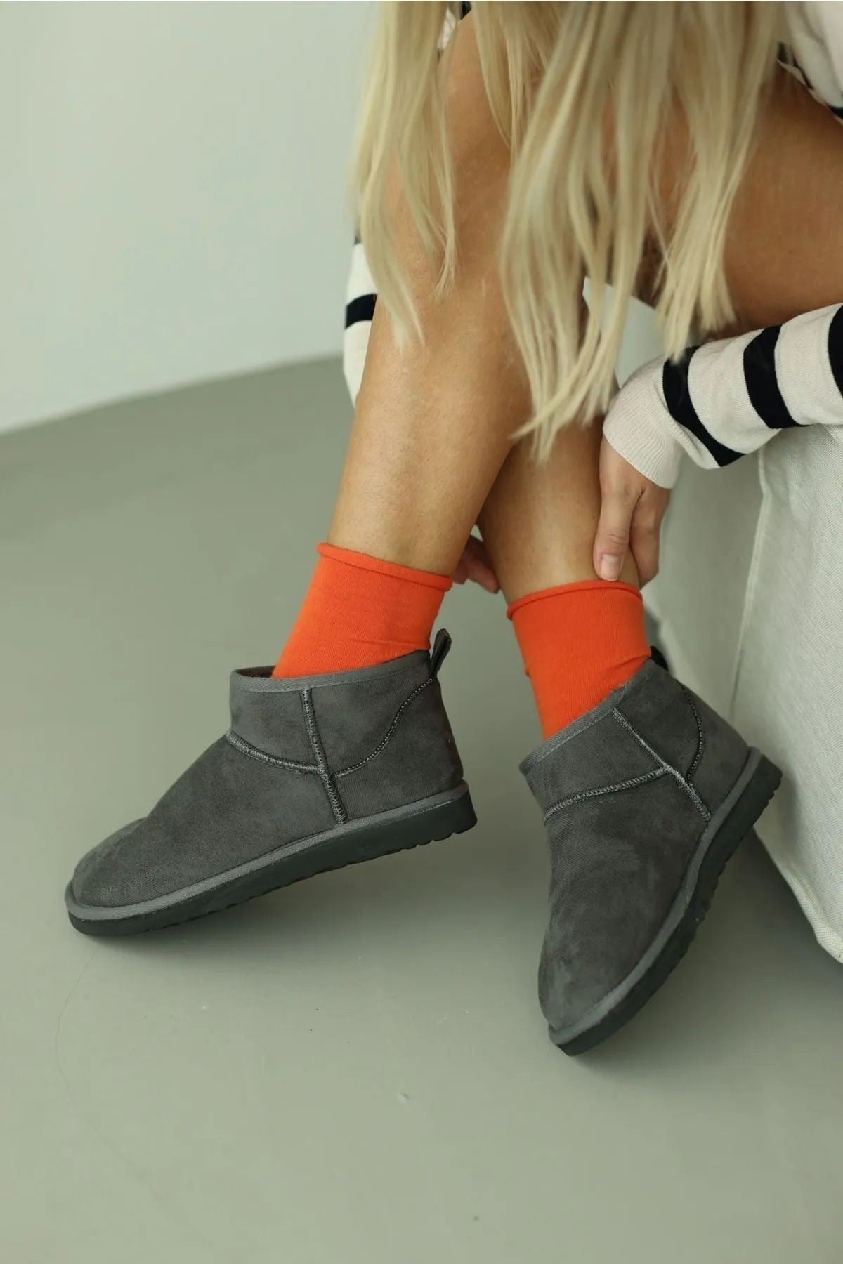Mini Gri Süet Yarım Bot içi Tüylü Düz Taban Kadın Ayakkabı