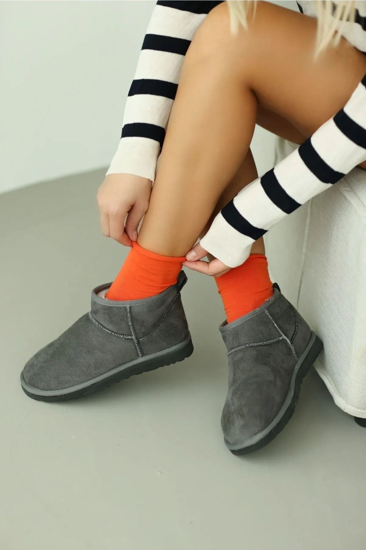 Mini Gri Süet Yarım Bot içi Tüylü Düz Taban Kadın Ayakkabı