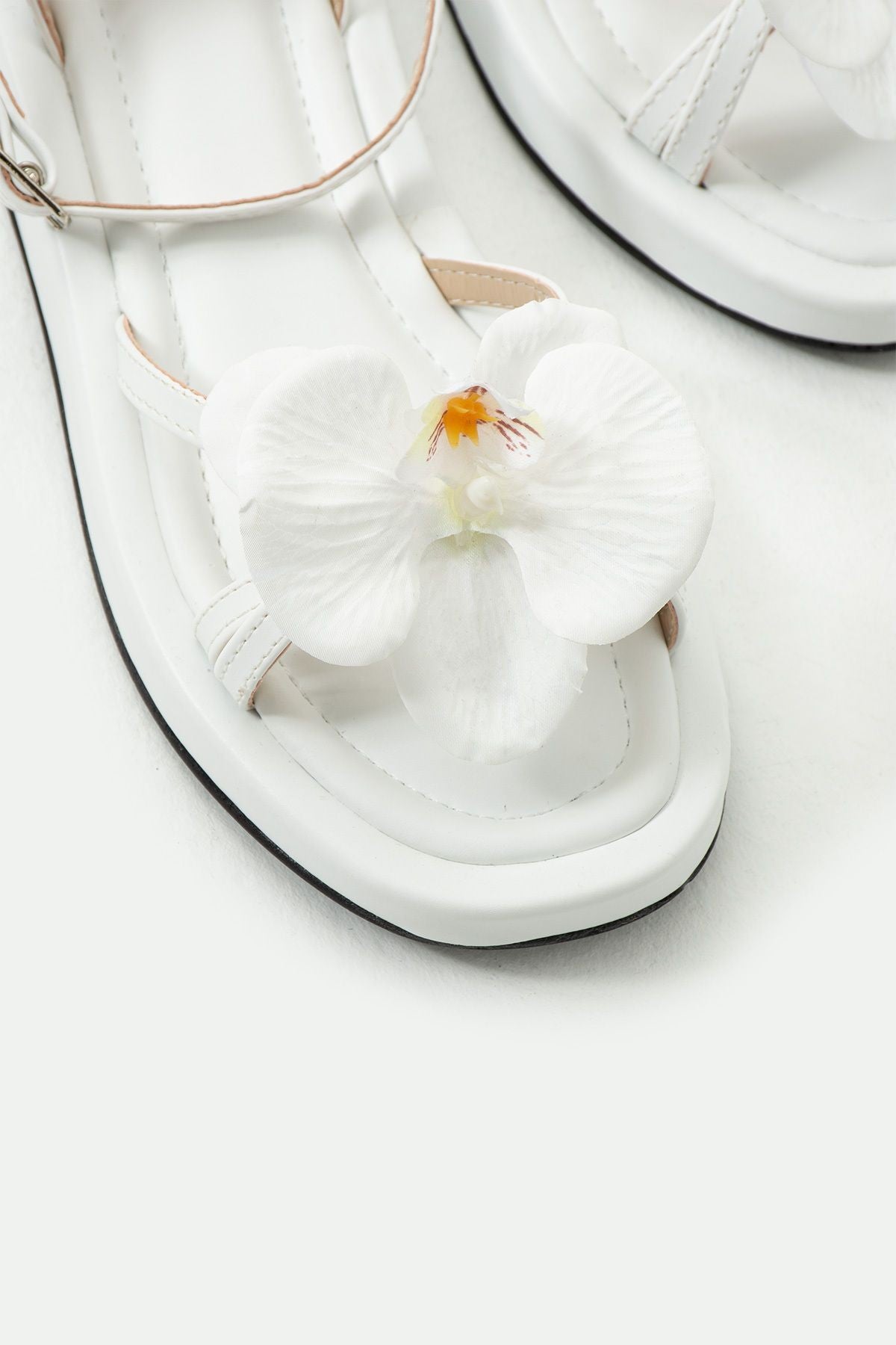 Daisy Bej Çiçek Detaylı Kadın Sandalet