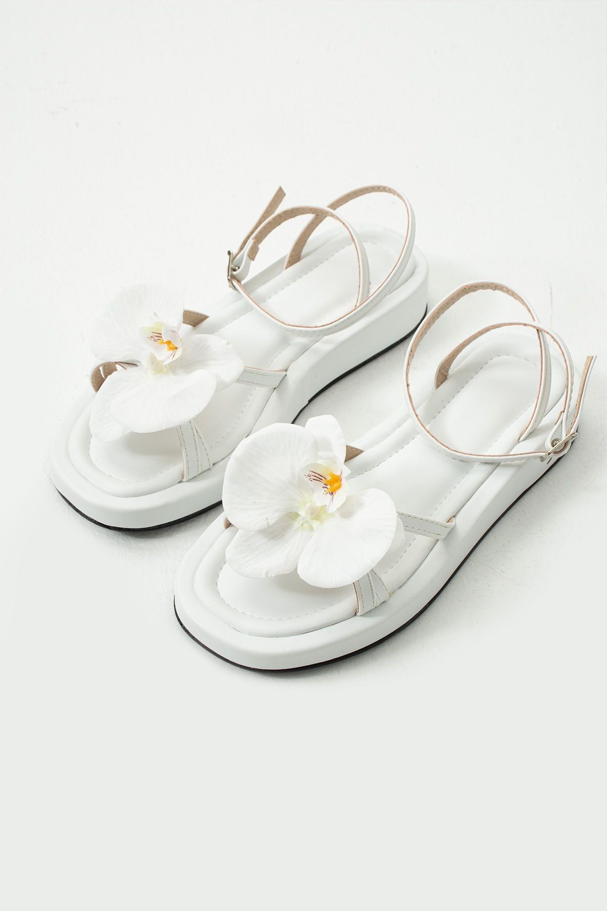 Daisy Bej Çiçek Detaylı Kadın Sandalet