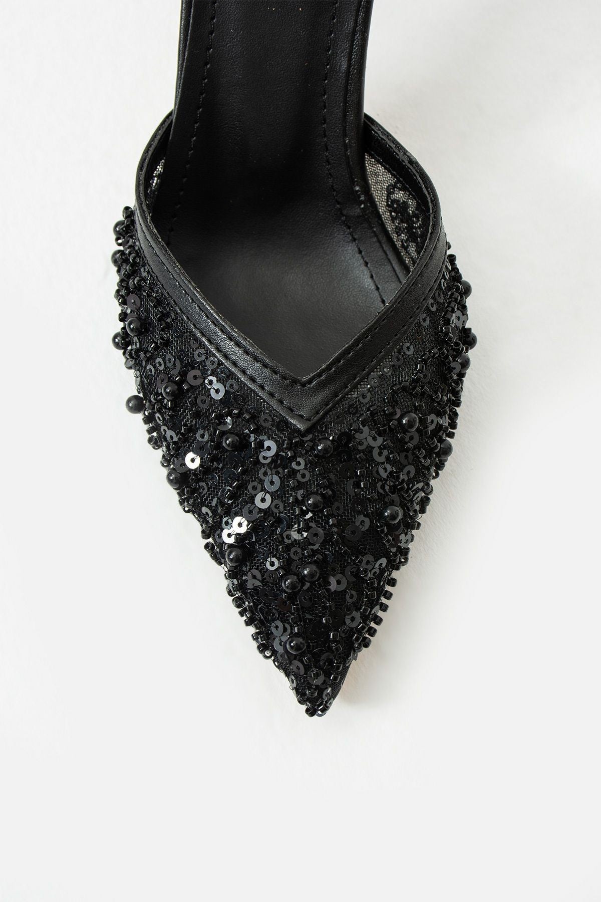 Alberta Tüylü Boncuklu Detaylı Arkası Açık Topuklu Ayakkabı