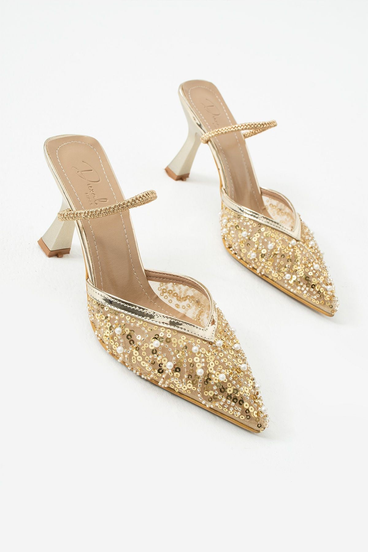 Alberta Tüylü Boncuklu Detaylı Arkası Açık Topuklu Ayakkabı