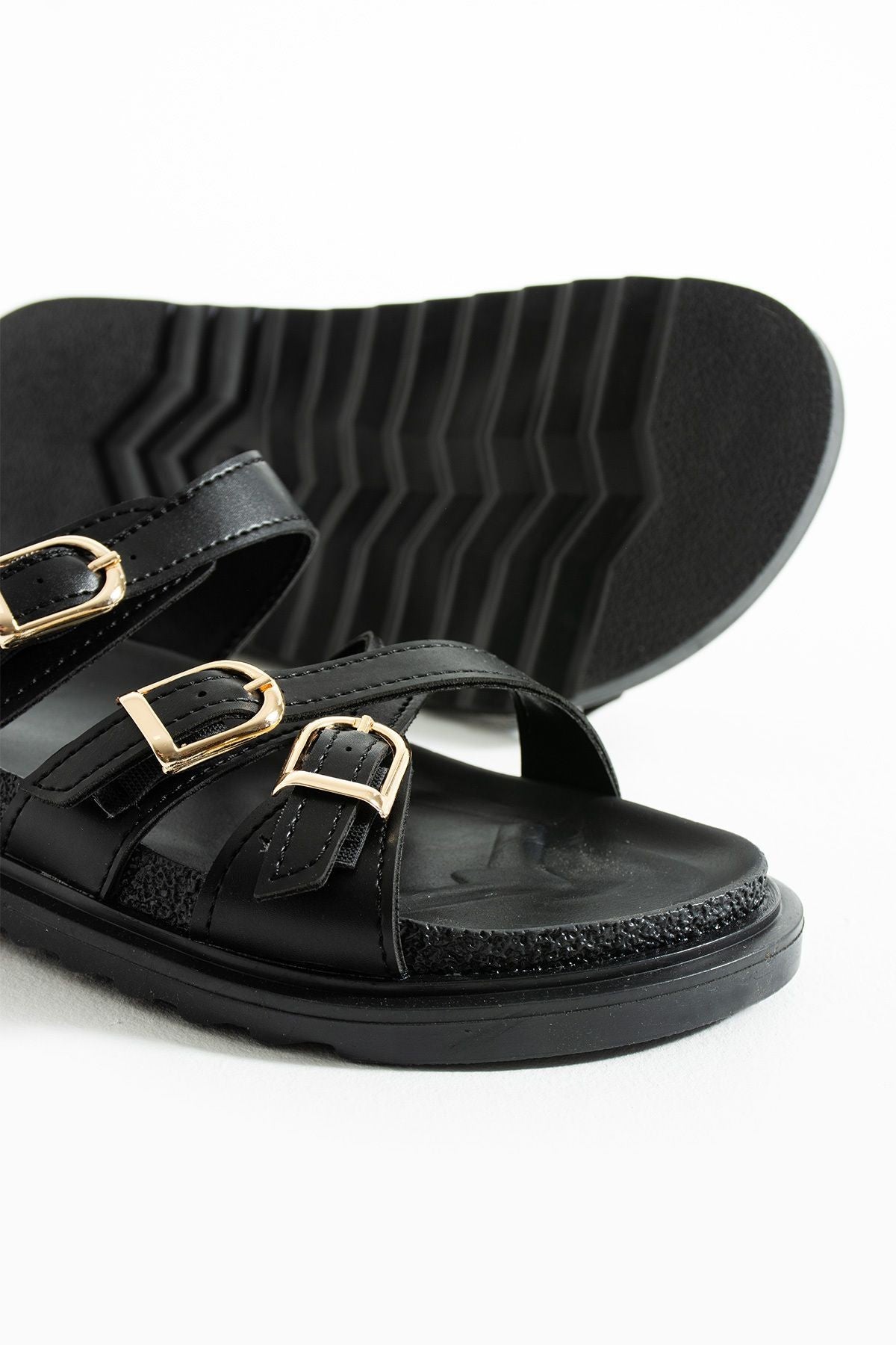 Fiona Kadın Düz Taban Toka Detaylı Konforlu Şık Tasarım Terlik - Sandalet