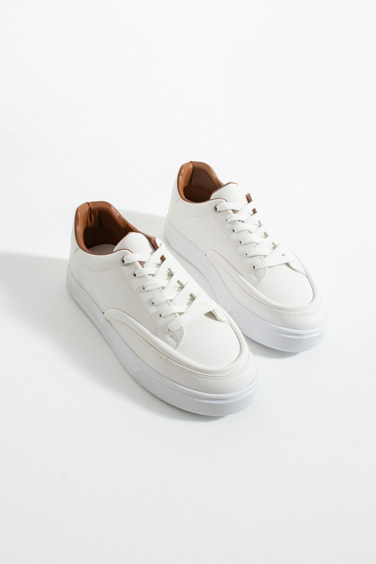 Grant Erkek Beyaz Kalın Taban Sneaker – Günlük ve Şık