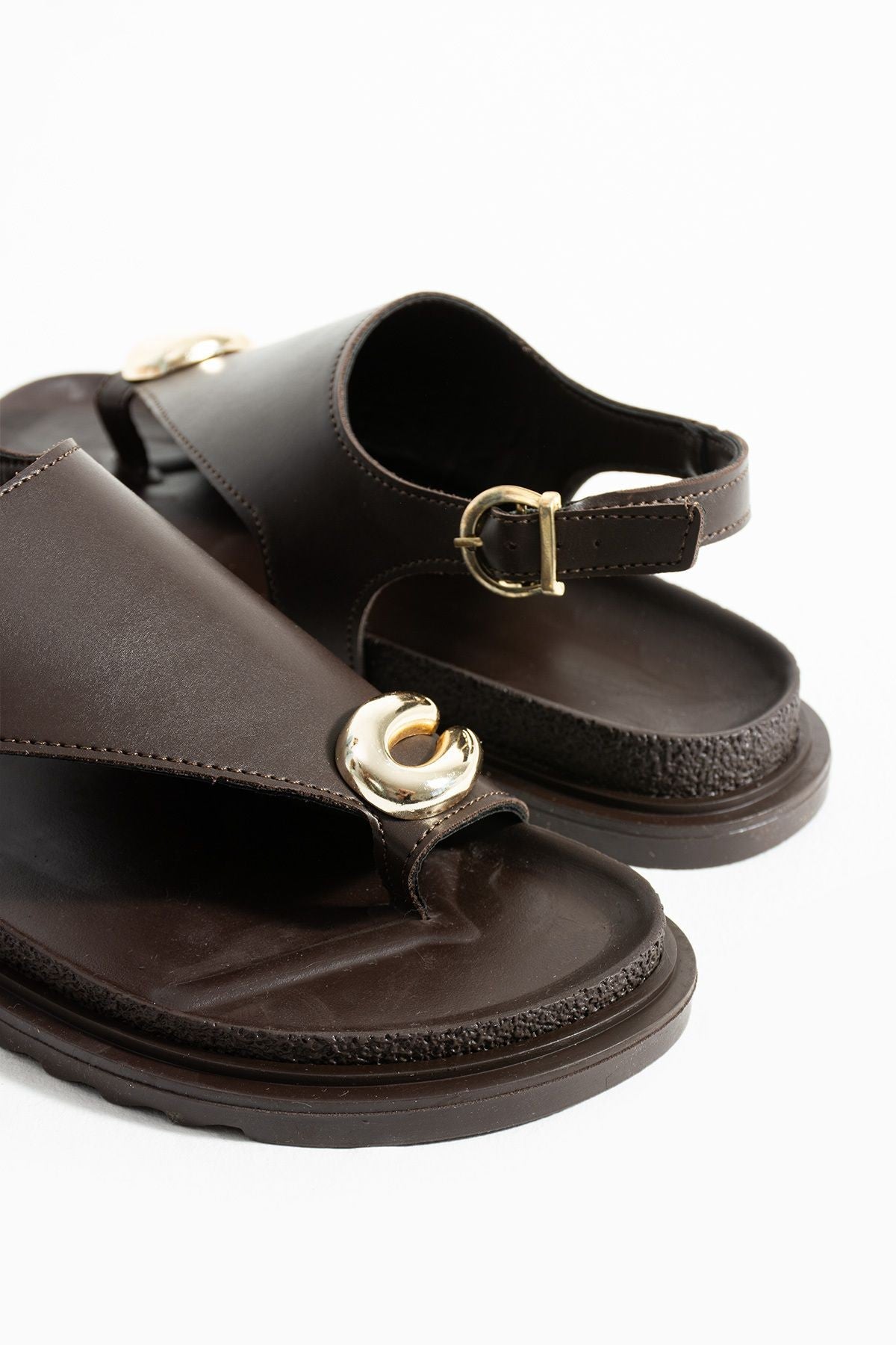 Clara Kadın Altın Tokalı Kahverengi Düz Sandalet