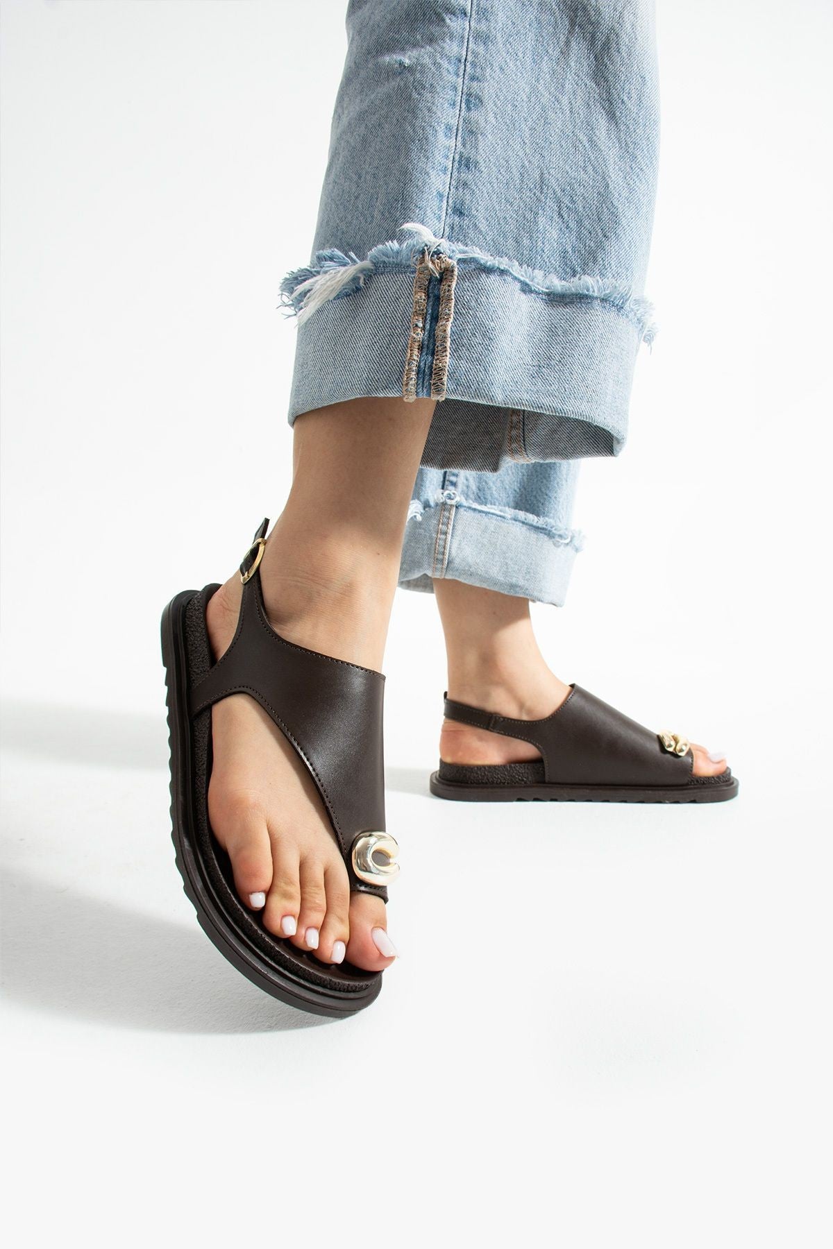 Clara Kadın Altın Tokalı Kahverengi Düz Sandalet