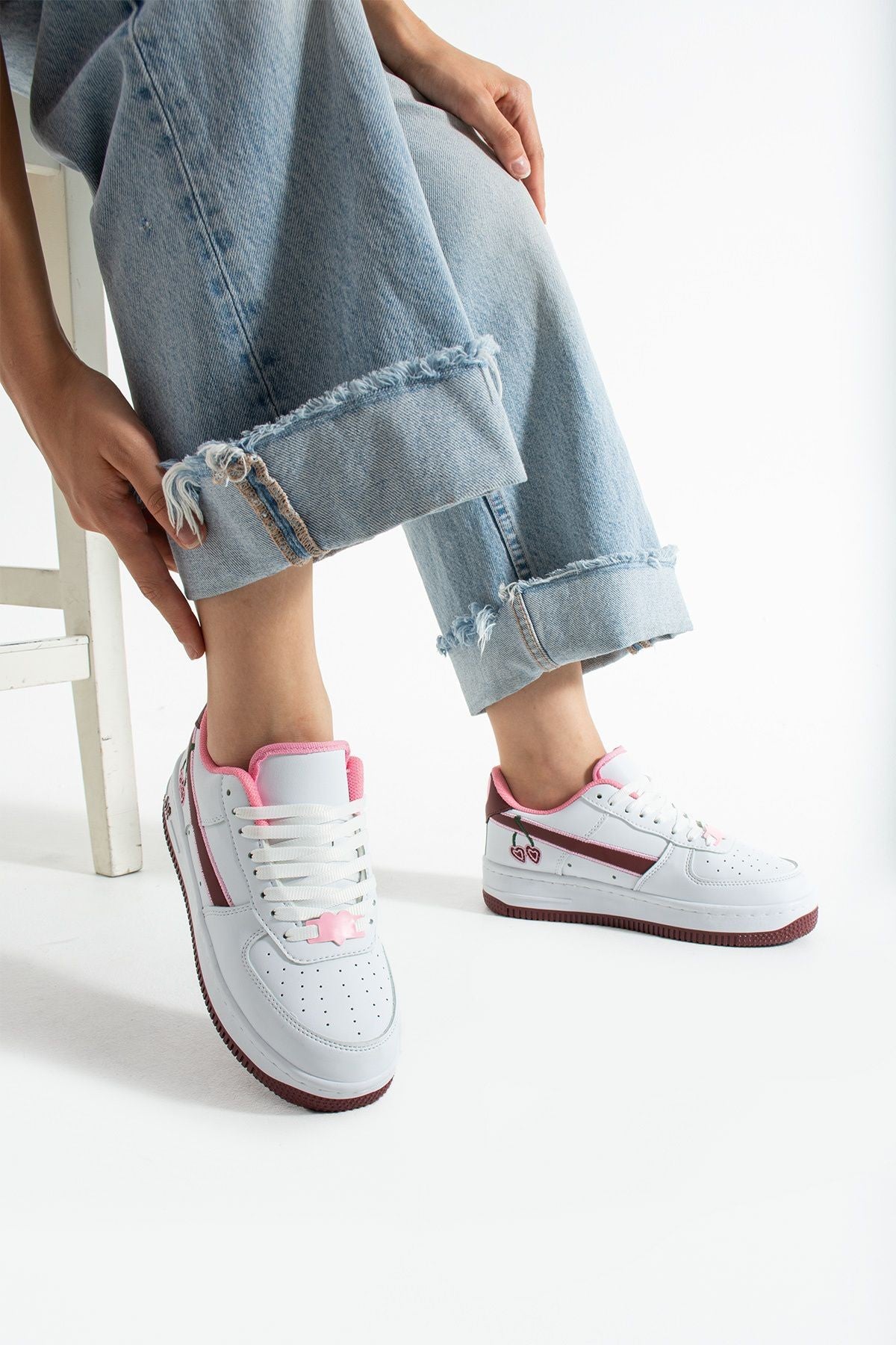 Kiraz Detaylı Pembe Beyaz Sneaker – Kadın Spor Ayakkabı