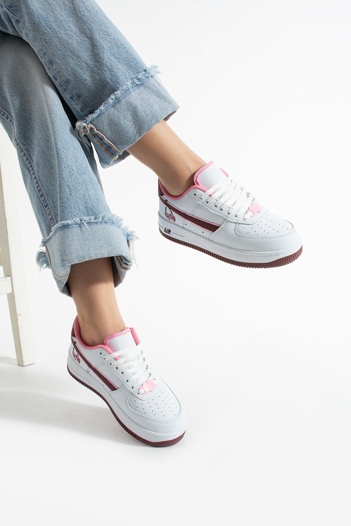 Kiraz Detaylı Pembe Beyaz Sneaker – Kadın Spor Ayakkabı