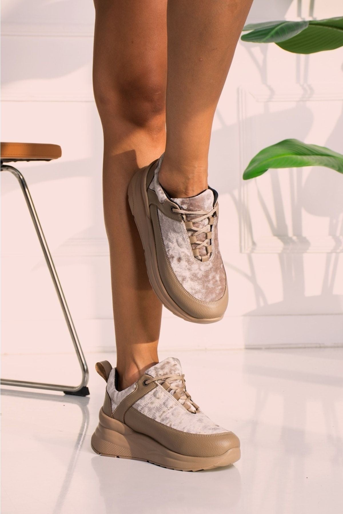 Yeni Bej - Kadife Dolgu Taban Sneaker Model 440583