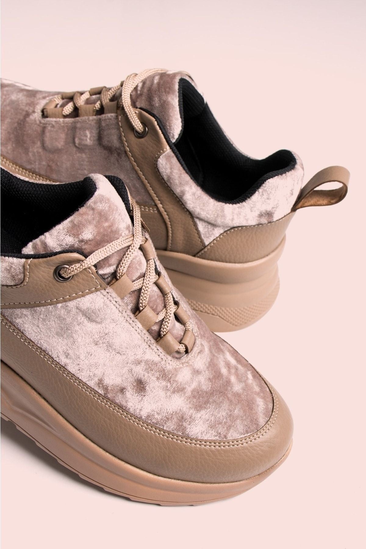 Yeni Bej - Kadife Dolgu Taban Sneaker Model 440583