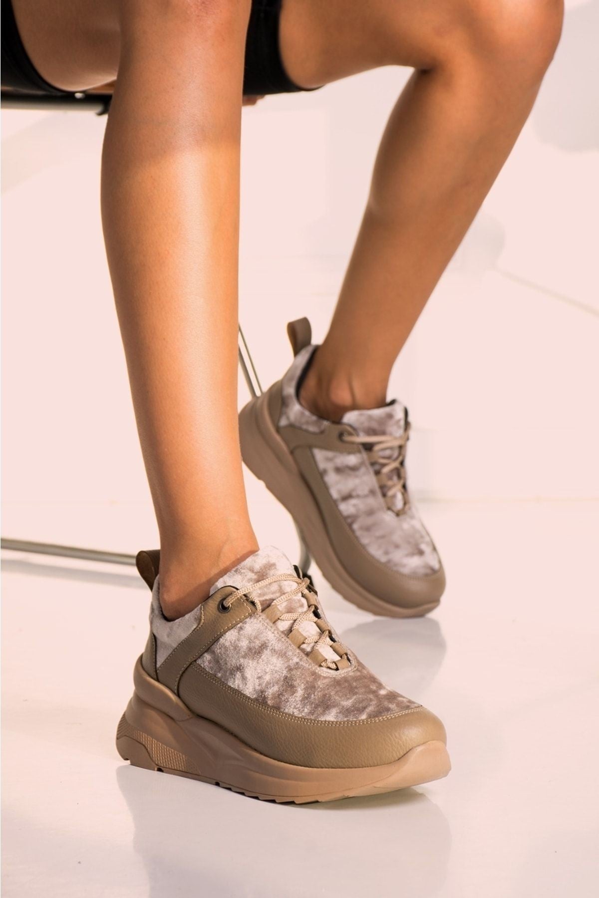 Yeni Bej - Kadife Dolgu Taban Sneaker Model 440583