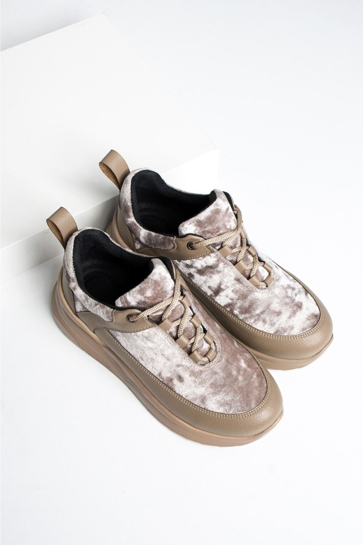 Yeni Bej - Kadife Dolgu Taban Sneaker Model 440583
