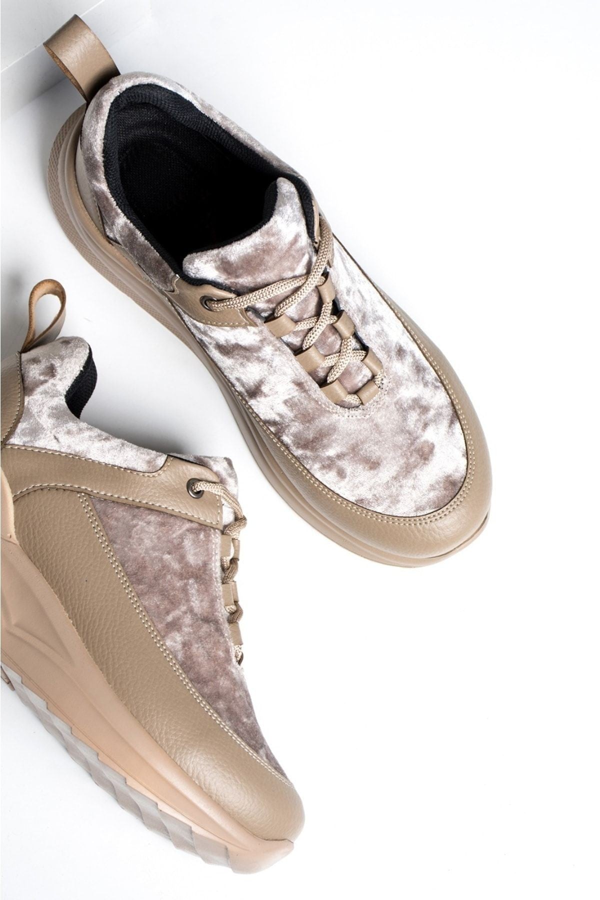Yeni Bej - Kadife Dolgu Taban Sneaker Model 440583