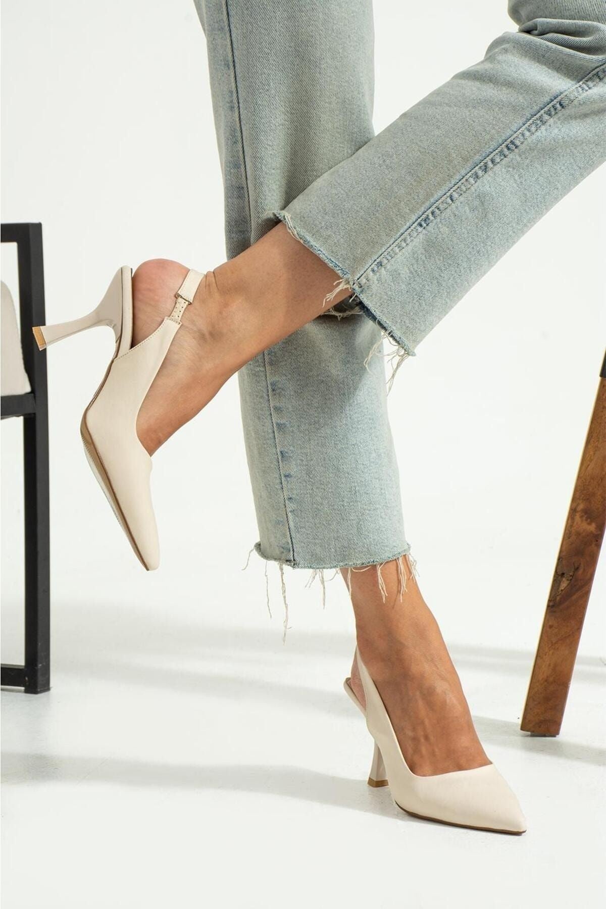 Bej Deri Topuklu Ayakkabı