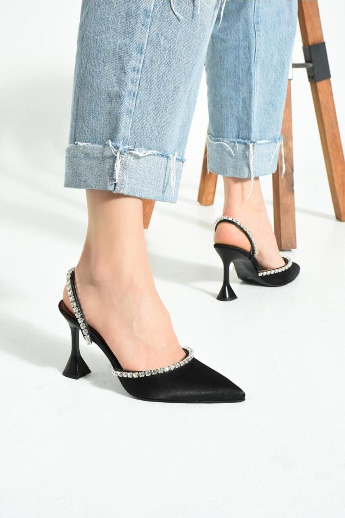 Kadın Siyah Çift Şerit Taşlı Topuklu Ayakkabı