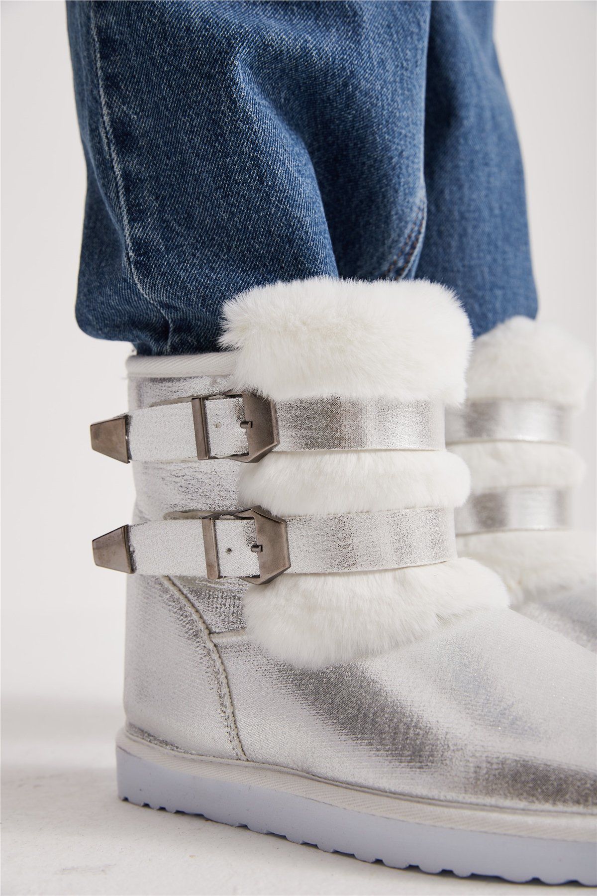 Kadın Çift Tokalı Kürklü Kısa Bot